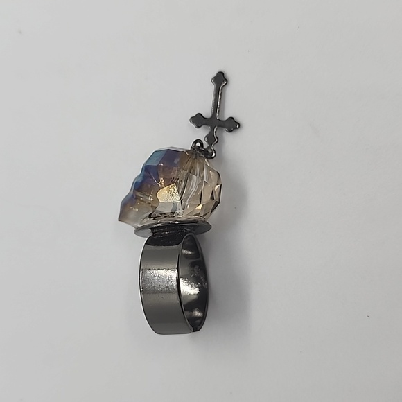 GASOLINE GLAMOUR BADLANDS SWAROVSKI CRYSTAL SKULL CHARM RING - Picture 3 of 7